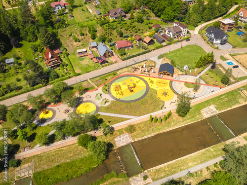 Fototapeta Naklejka Na Ścianę i Meble -  Lot nad Parkiem Rodzinnym Baszta w piękny, wiosenny dzień.