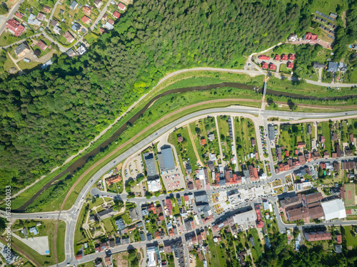Fototapeta Naklejka Na Ścianę i Meble -  Rzut z góry na centrum Muszyny wiosną.