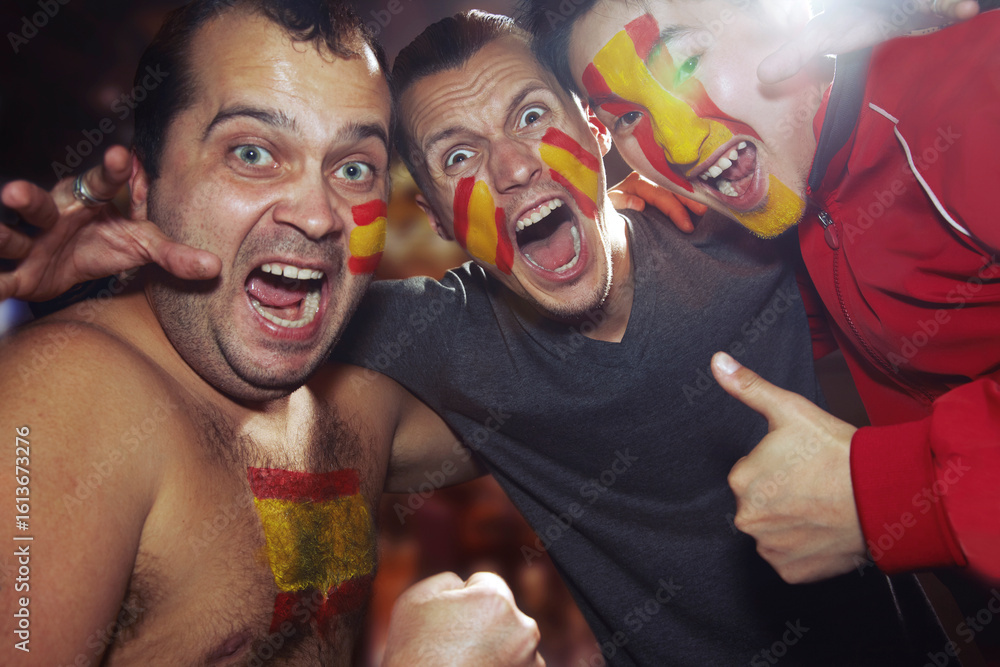 © TrueShot | Westend61 - Male sports fan with Spanish flag paint on face