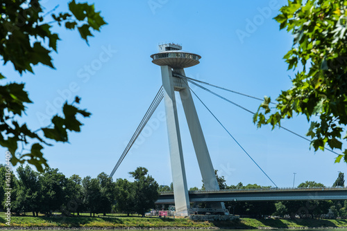 Photography UFO Tower auf der Brücke des Slowakischen Widerstands in Bratislava, Slowakei