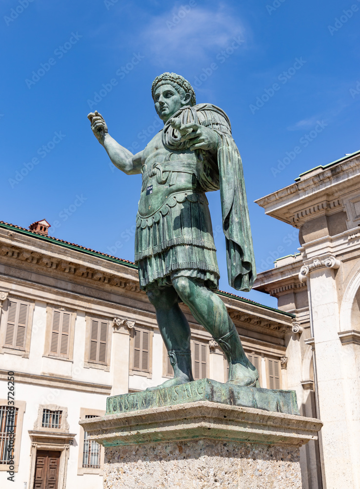 Fototapeta premium Statue of Constantine