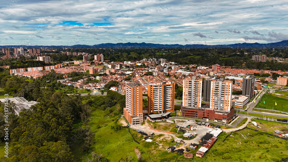 Fototapeta premium Fotografía aérea tomada en el sector de San Antonio de Pereira en Rionegro, Antioquia, 