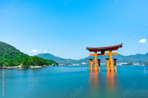 世界遺産・日本三景厳島神社大鳥居　広島県廿日市市宮島