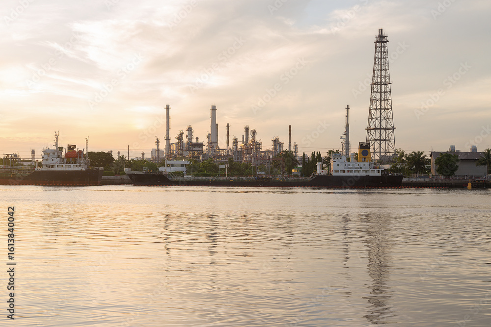 Naklejka premium Oil refinery industry plant at dusk.