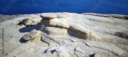 Tableau sur toile Ausgewaschener Sandstein in der Algarve