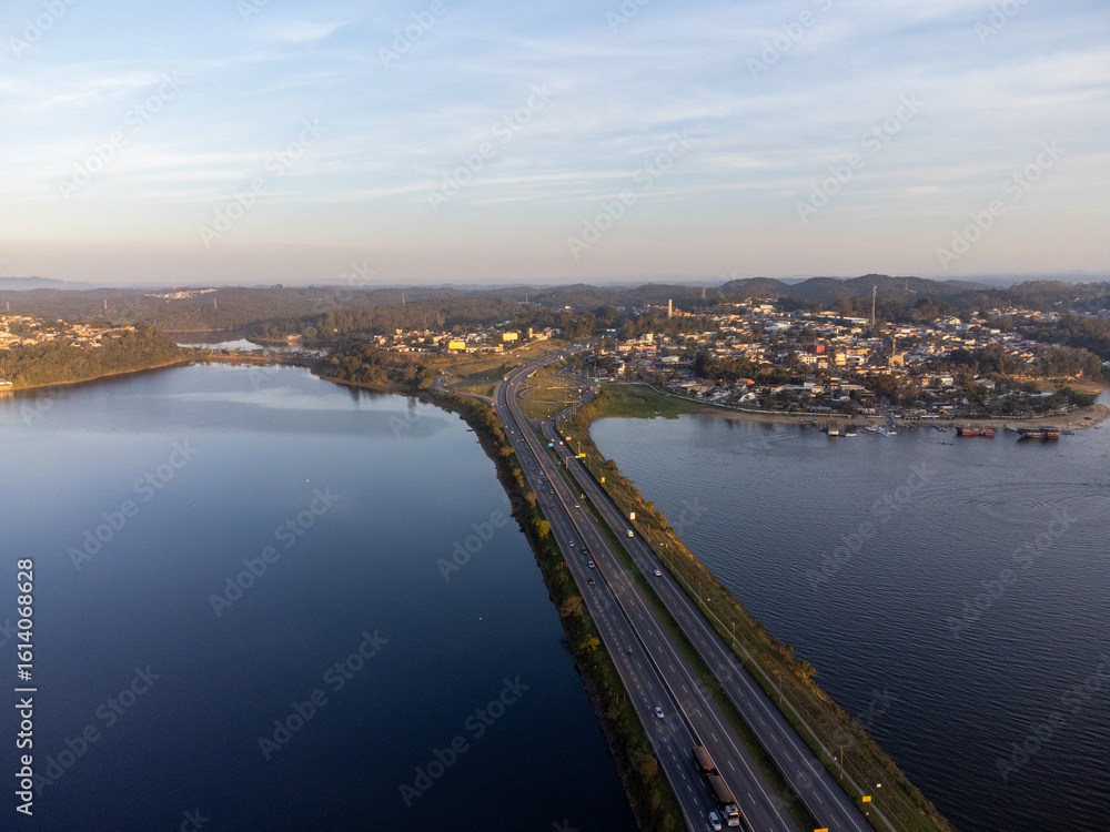 Fototapeta premium Beautiful road connecting São Paulo to Santos, Anchieta highway