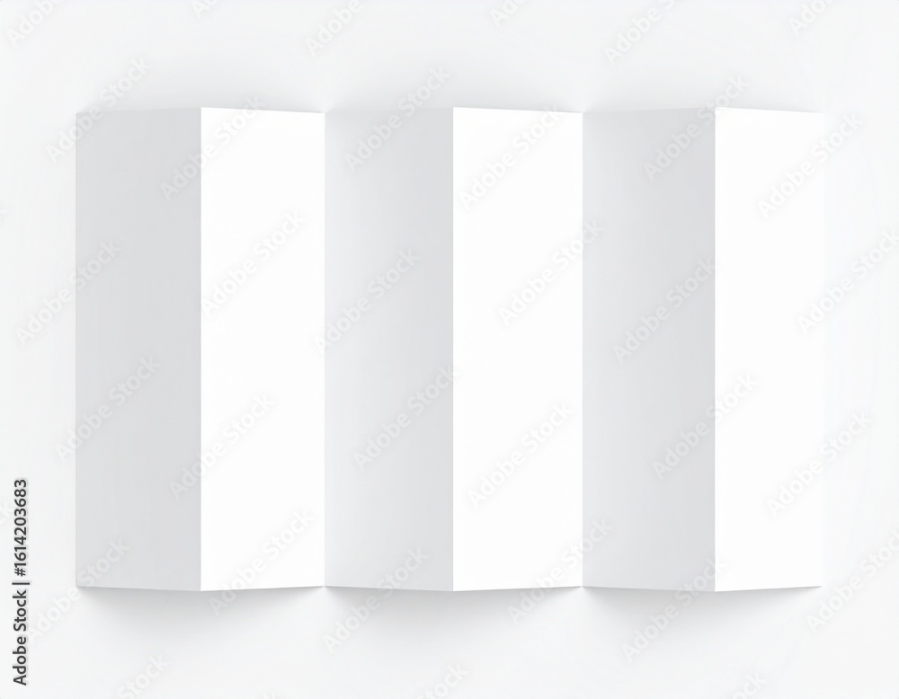 Flat lay de folleto tríptico blanco plegado en forma de Z, sobre fondo blanco neutro Flat lay de folleto tríptico blanco plegado en forma de Z, sobre fondo blanco neutro