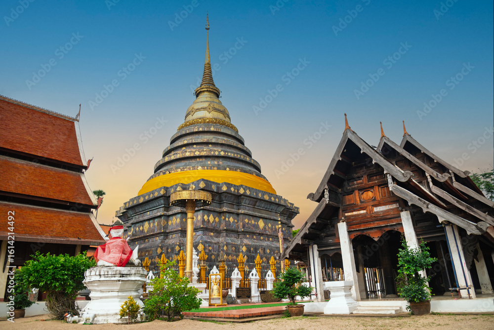 Fototapeta premium Pagoda of Wat Phra That Lampang Luang , Lampang ,Thailand