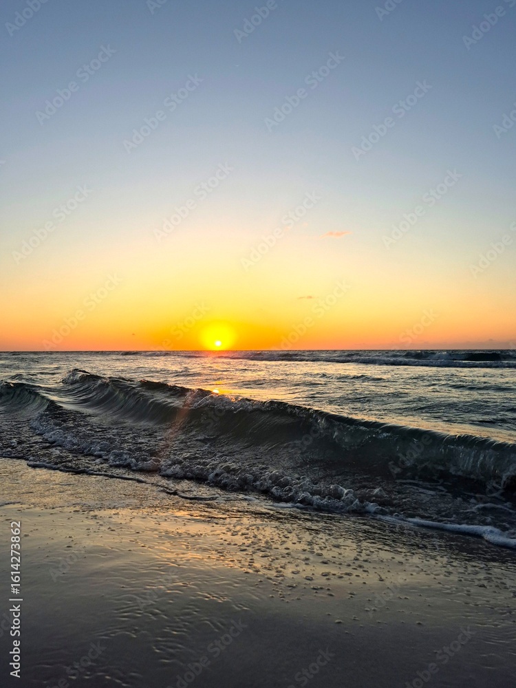 Fototapeta premium sunset over the sea