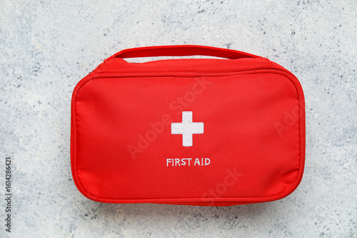 First aid kit on grunge whi...