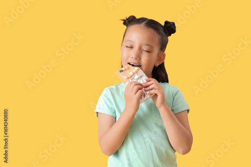 Cute little Asian girl eati...