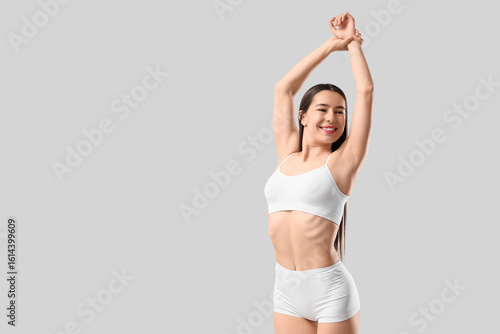 Happy young woman in stylis...