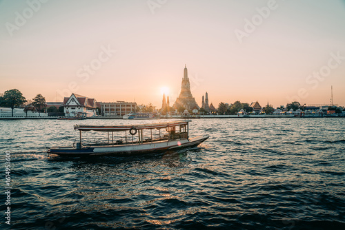 Schilderij op canvas Sunset View of Wat Arun in Bangkok, Thailand