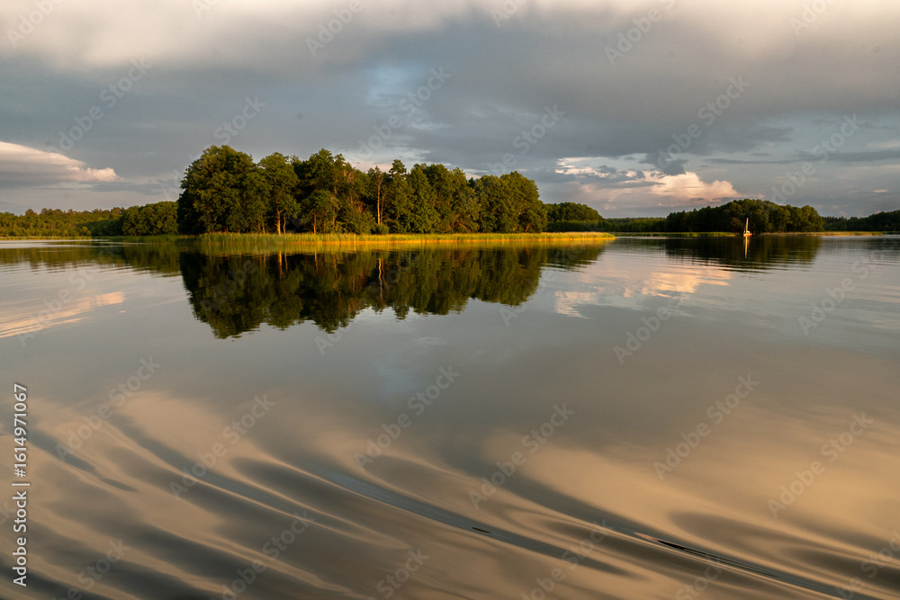 Obraz premium Mazury. Wieczór na jeziorze Kisajno