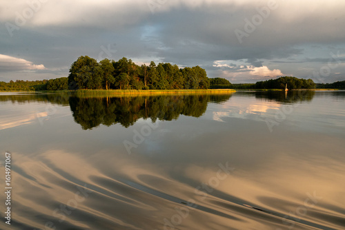Fototapeta Naklejka Na Ścianę i Meble -  Mazury. Wieczór na jeziorze Kisajno