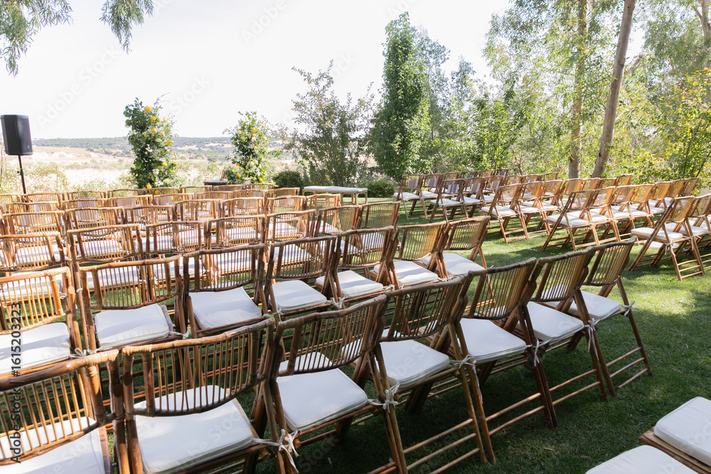 Fototapeta premium silla, mobiliario, verano, patio, madera, asiento, al aire libre, de lujo, ceremonia, civil, casamiento, compromiso, unión