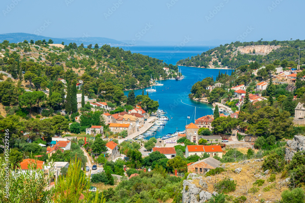 Obraz premium Picturesque Bobovisca Na Moru village on the island of Brac, Dalmatia, Croatia