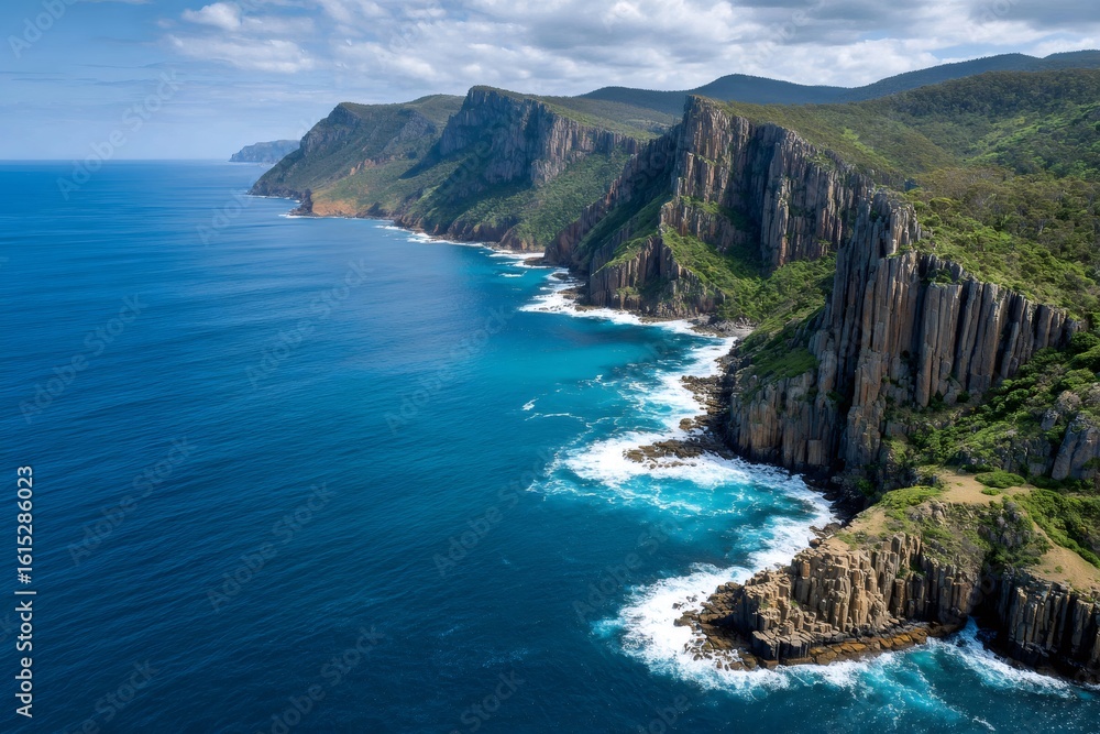 Obraz premium Dramatic cliffs rising from turquoise ocean in tasmania, australia