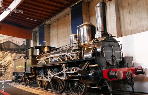Ancienne locomotive à vapeur à la cité du train de Mulhouse dans le Haut-Rhin en France Europe