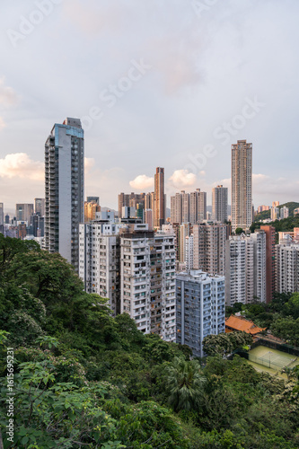 Obraz na plátně View to the skyscarpers of Hong Kong from Blue Pool Road