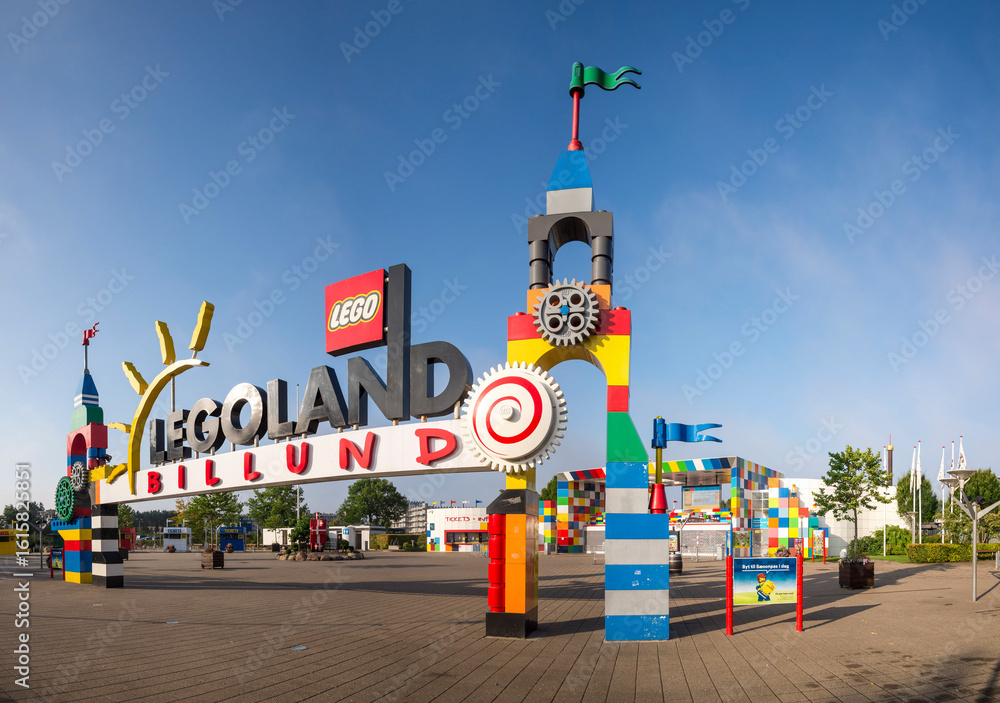 Naklejka premium Entrance of Legoland Theme Park Under Clear Blue Sky in Summer, Billund, Denmark, 19 July 2018