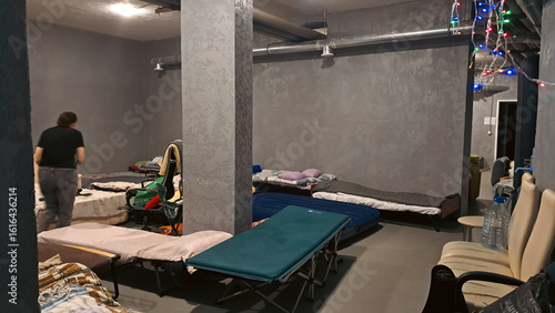 Φωτογραφία Shelter room in Ukrainian city prepared for people during bombing threat period