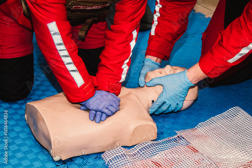 Obraz na plátně training of medics to perform cardiac resuscitation