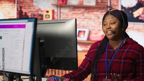 Photos Call center worker tracking shipments at work, looking at computer screen, handling delivery delays
