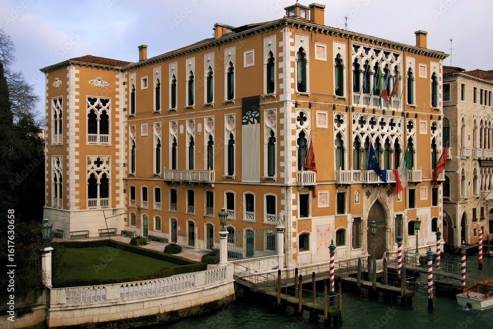 Naklejka premium Palaces and stately buildings along the Grand Canal in Venice, Italy.