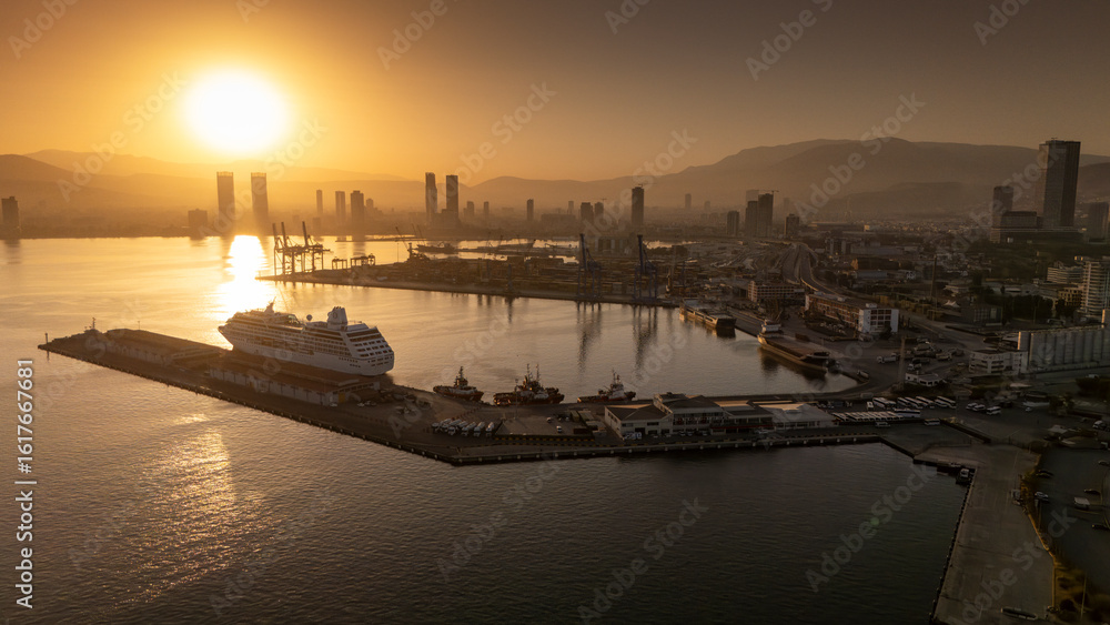 Fototapeta premium A magnificent morning view of Alsancak, izmir. Good morning izmir, Turkey. Aerial shot.