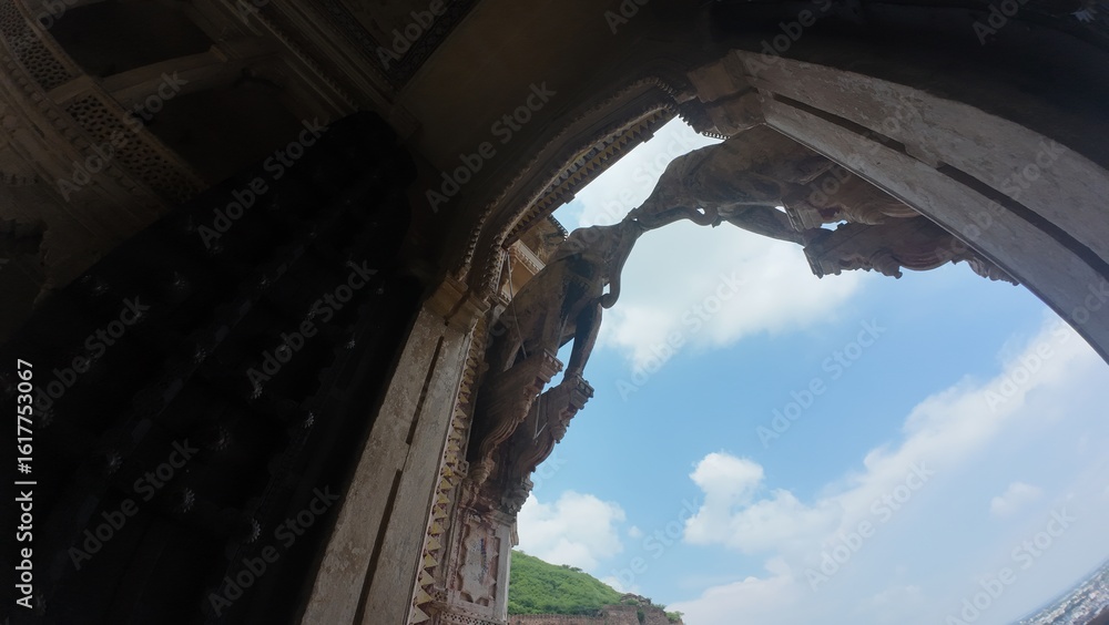 Obraz premium Majestic Elephant Sculptures Adorning the Historic Entrance of Garh Palace in Bundi, Rajasthan