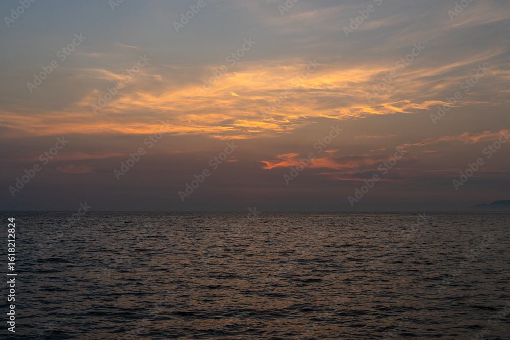 Naklejka premium tranquil seascape after sunset