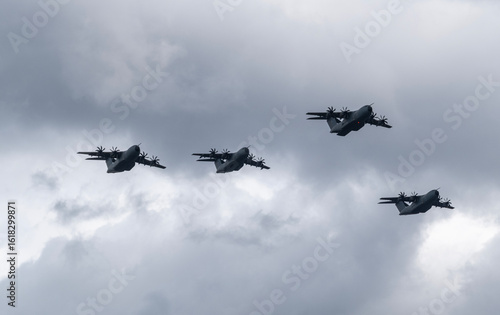 Fotografie les avions militaires français paradent le jour de la fête nationale du 14 juill