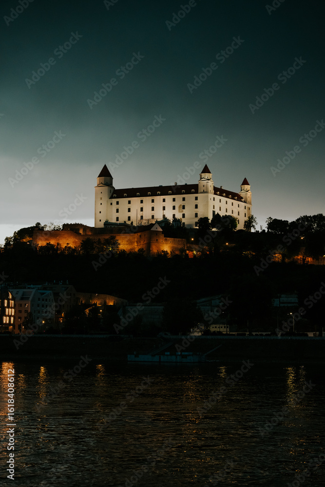 Fototapeta premium Miasto nocą