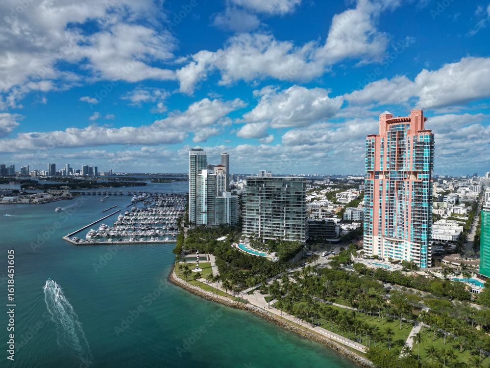 Obraz premium Yacht docked at Miami marina. Aerial view of coastline in Miami. Miami skyline above harbor.