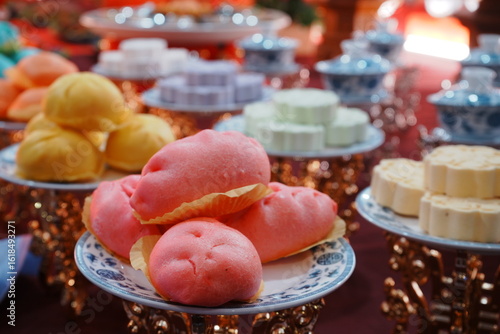 Sweet Buns Offerings at Puji Temple in Tainan, Taiwan - 台湾 台南 四聯境 普濟殿 供物 お饅頭