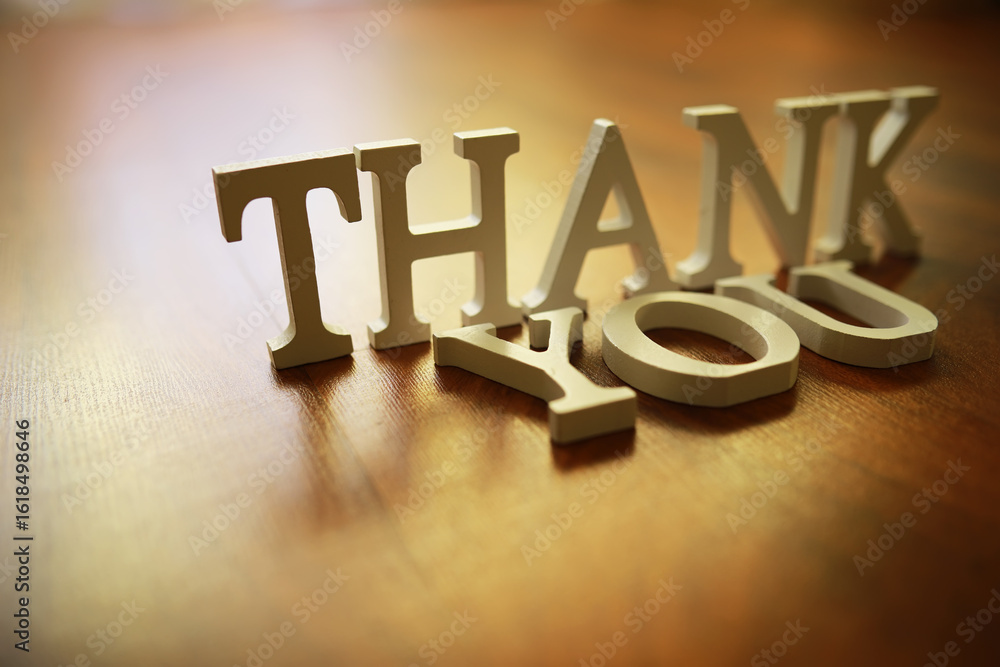 Obraz premium Thank You Message in 3D Letters on Wooden Surface - Gratitude, Appreciation, and Acknowledgment Concept