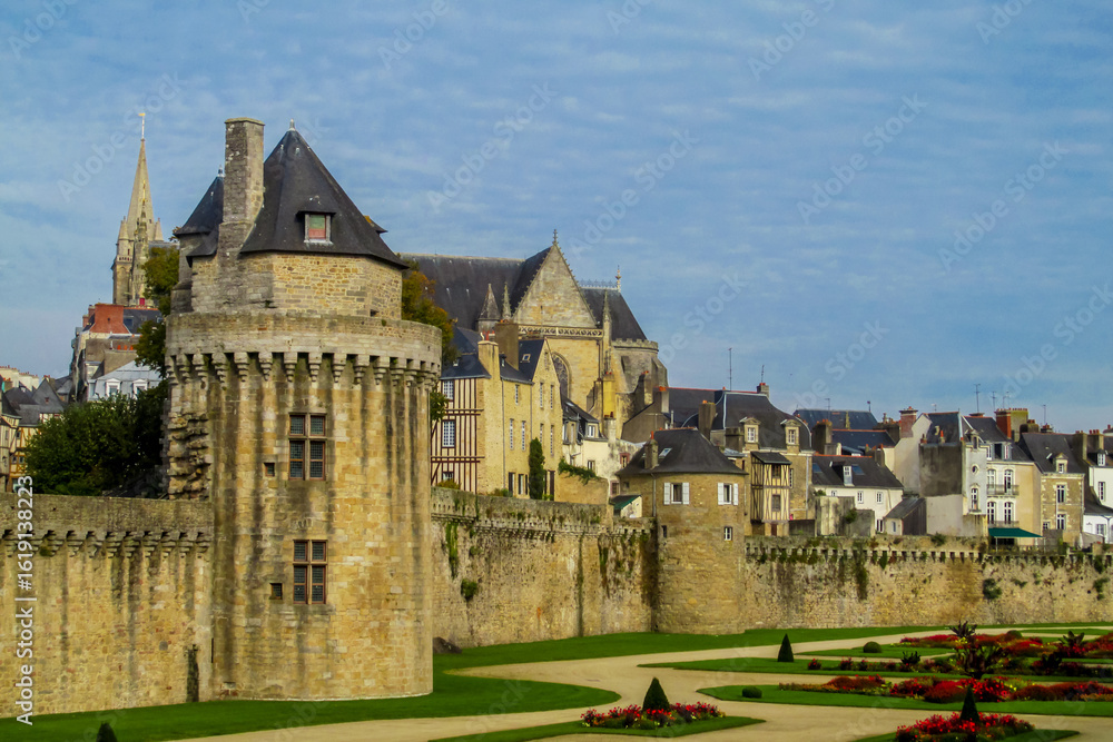 Obraz premium Loire valley, France - 10.10.2015: Castle in Loire Valley, France. Val de Loire renaissance architecture, historic stone walls landscape. Scenic fortress cultural heritage of French chateaux garden