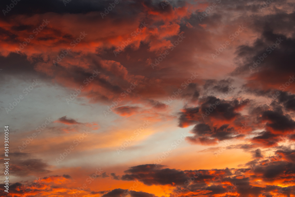 Fototapeta premium Dramatic sunset colorful clouds 