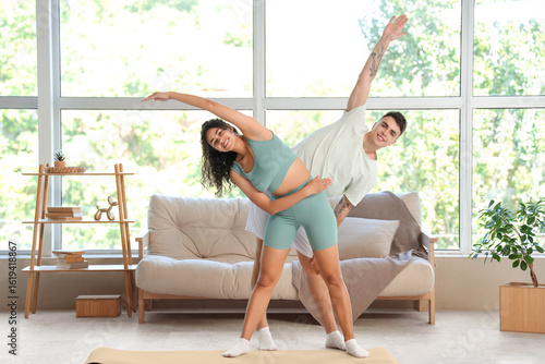 Young couple practicing pil...