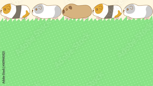 複数のモルモットが青空の草原で列を作り歩く可愛いフレーム背景