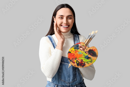 Beautiful female artist wit...