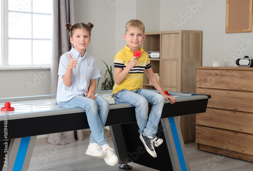 Little children showing thu...