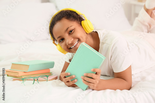 African-American teenager g...