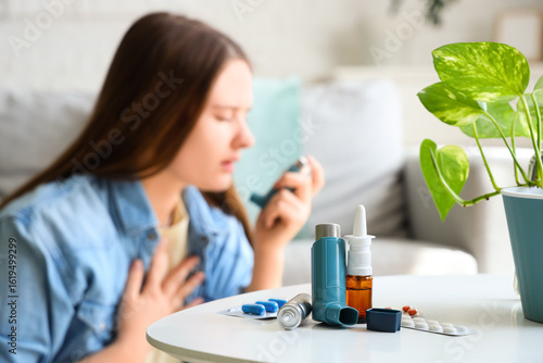 Young woman with asthma att...