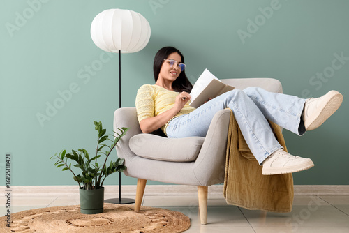 Beautiful woman reading boo...