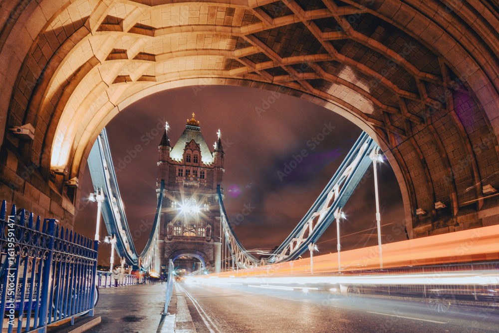 Obraz premium Night Traffic Lights on Tower Bridge, London Spectacular night view of Tower Bridge in London captured with long exposure. The iconic Gothic towers are illuminated against the dramatic night sky