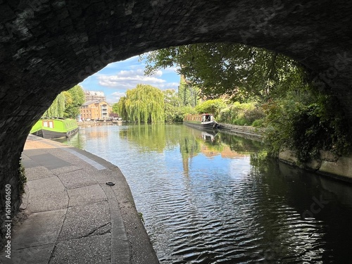 Canvas Print The Regent's Canal in Islington, London