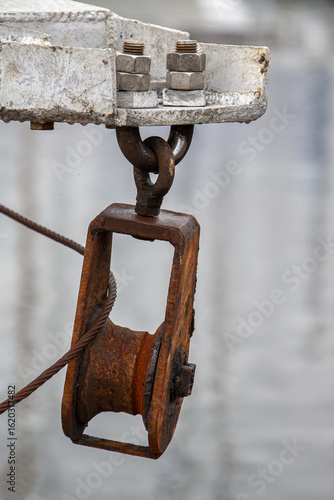 poulie rouillée sur un navire