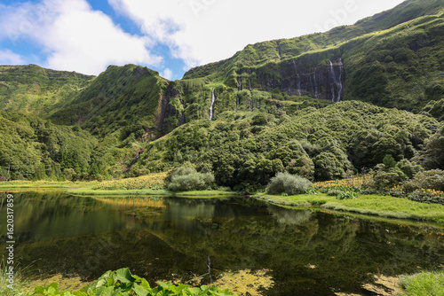 1La ville pittoresque de Poco Ribeira do Ferreiro cascades près de Fajazinha à Flores